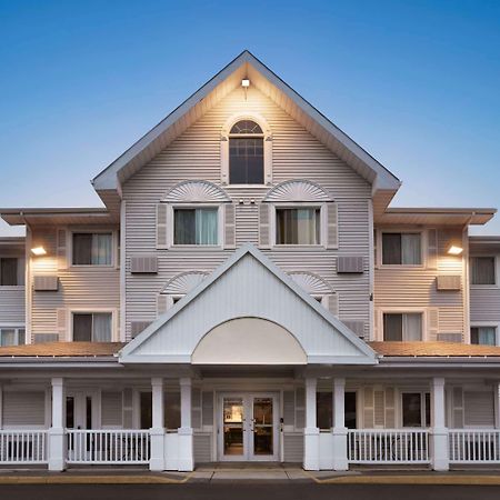 Travelodge Suites By Wyndham Монктон Экстерьер фото