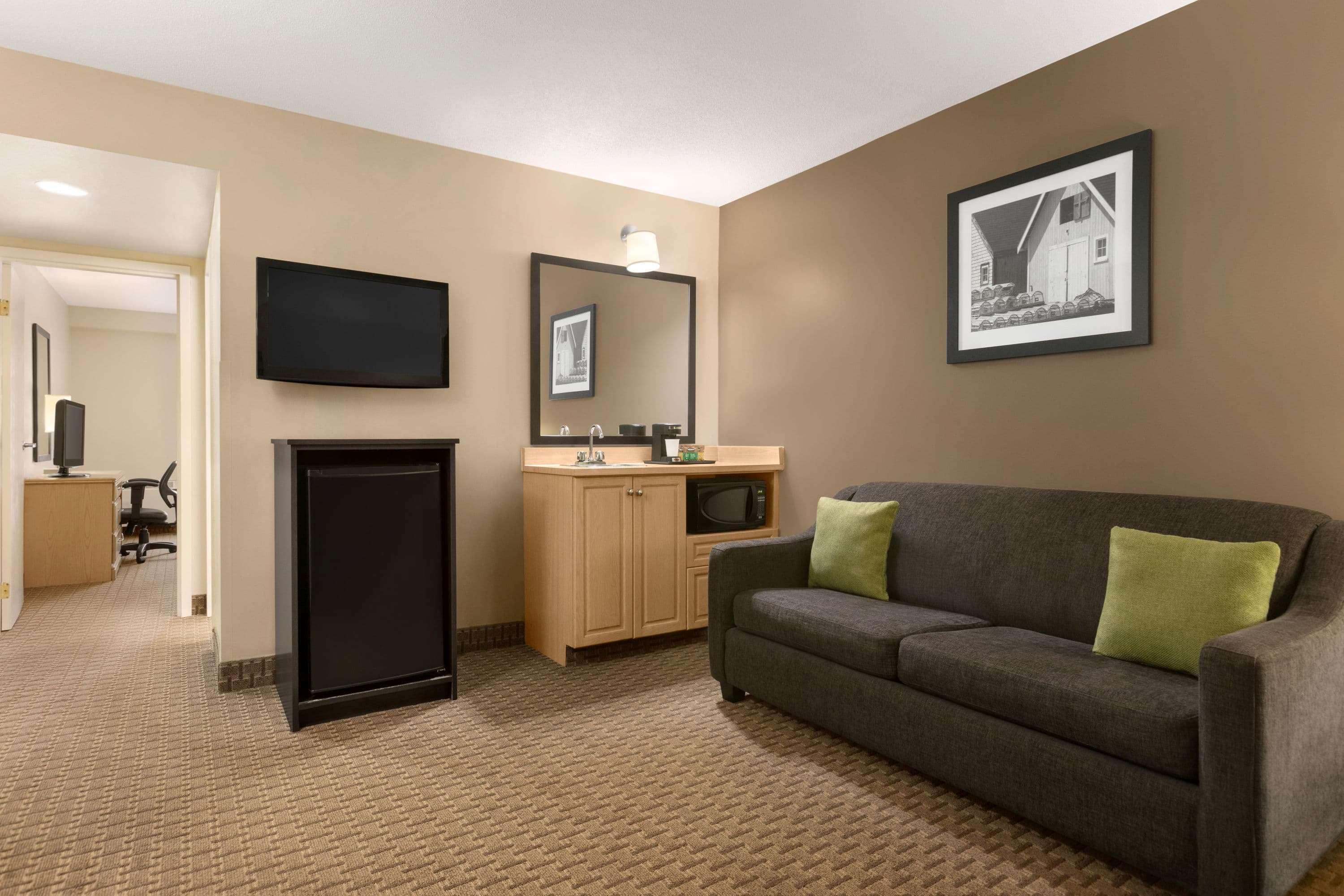 Travelodge Suites By Wyndham Монктон Экстерьер фото