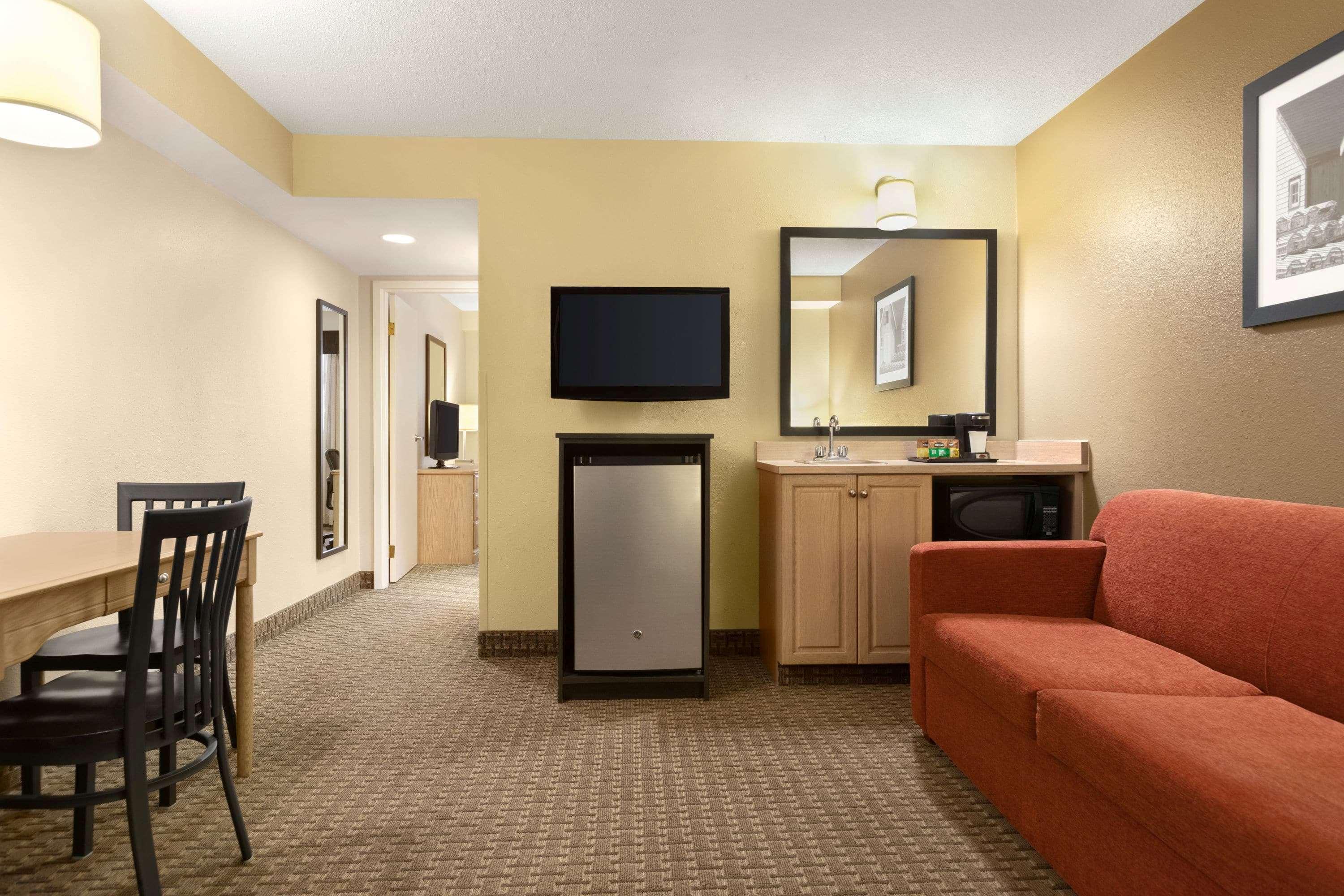 Travelodge Suites By Wyndham Монктон Экстерьер фото