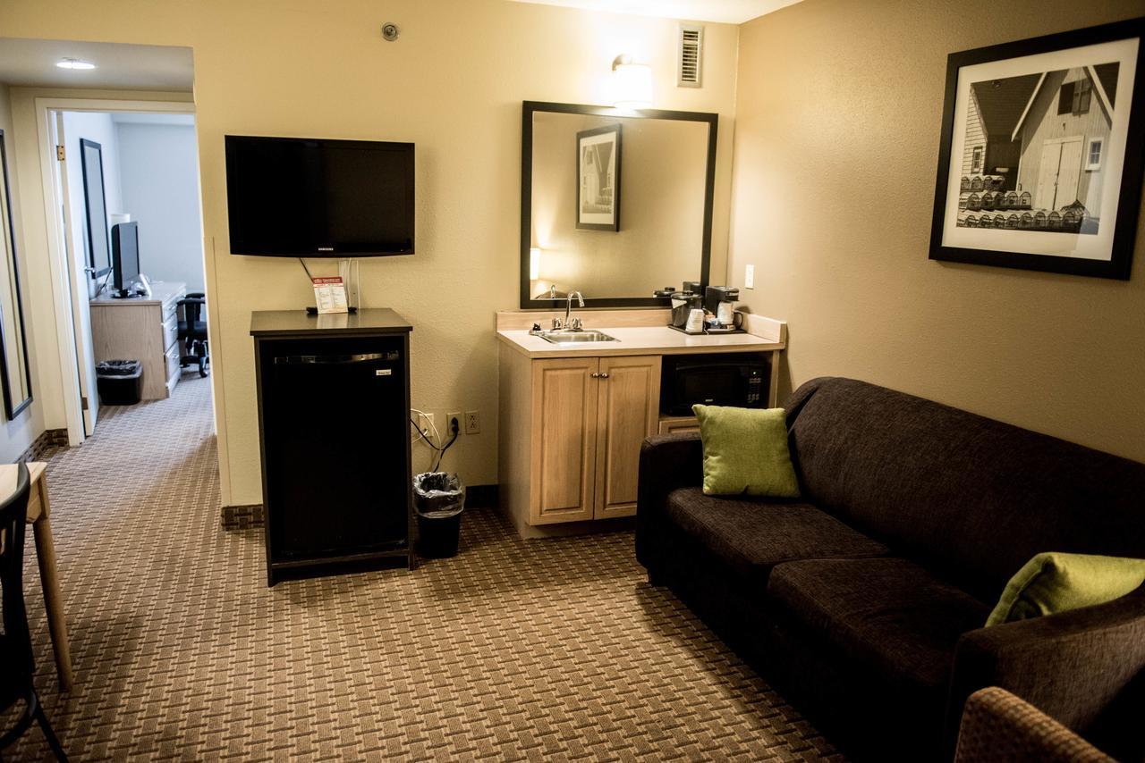 Travelodge Suites By Wyndham Монктон Экстерьер фото